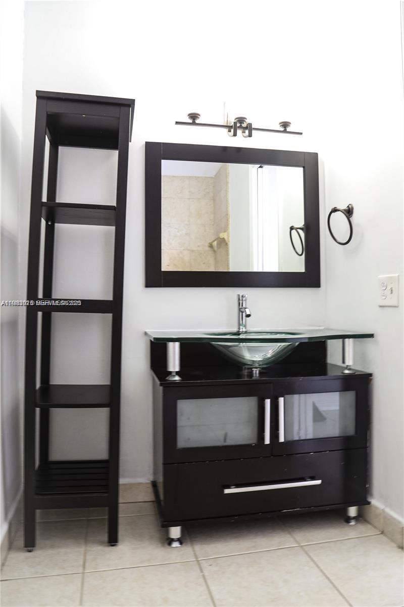 KENDALE WOODS NORTH CONDO - Residential