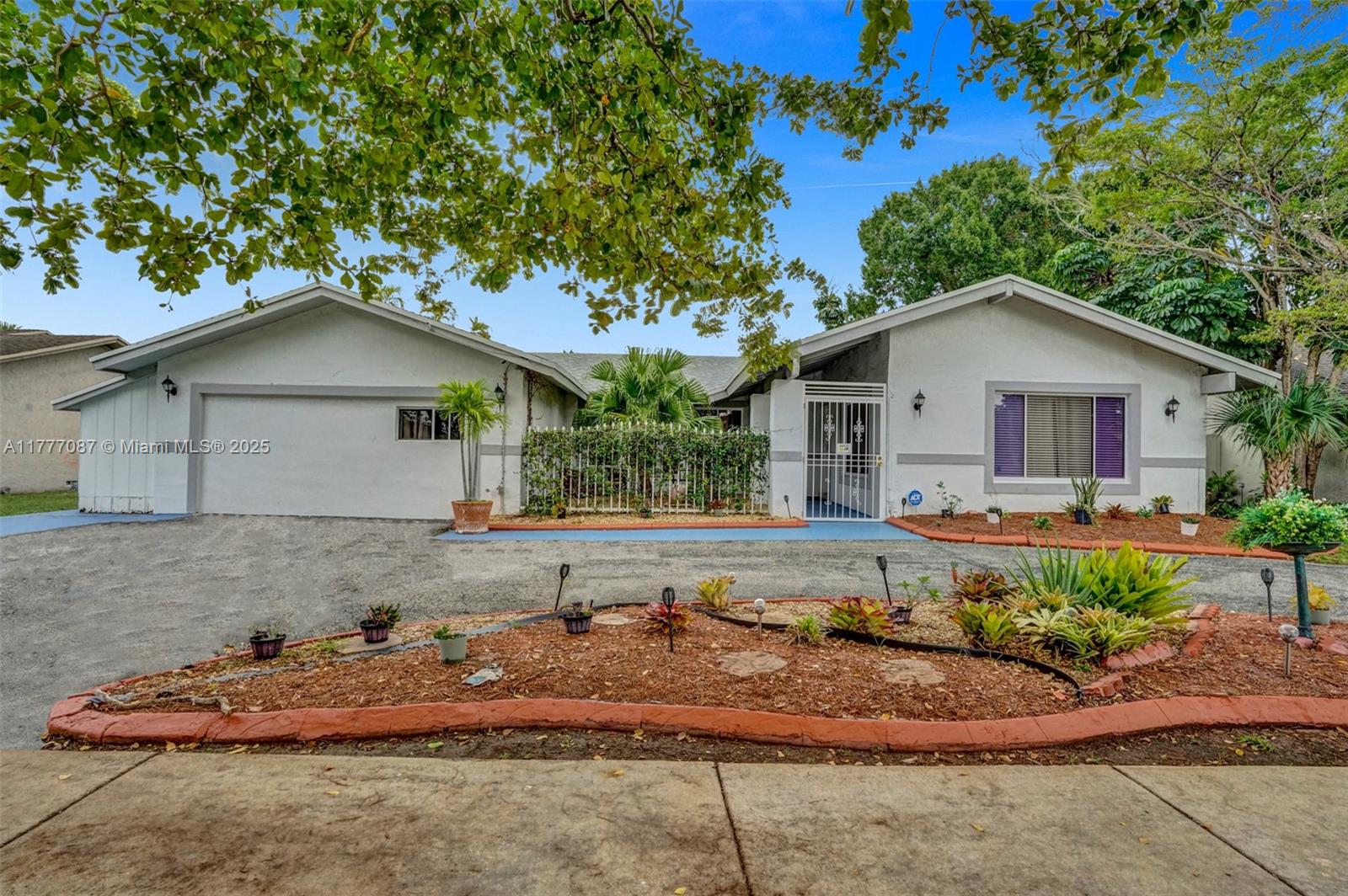 Rental Property at 20615 Ne 9th Ct 20615, Miami, Broward County, Florida - Bedrooms: 5 
Bathrooms: 3  - $6,000 MO.