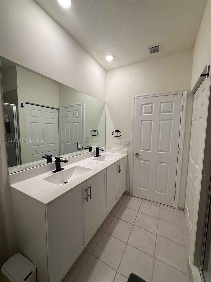 AQUABELLA SECTION ONE - Residential