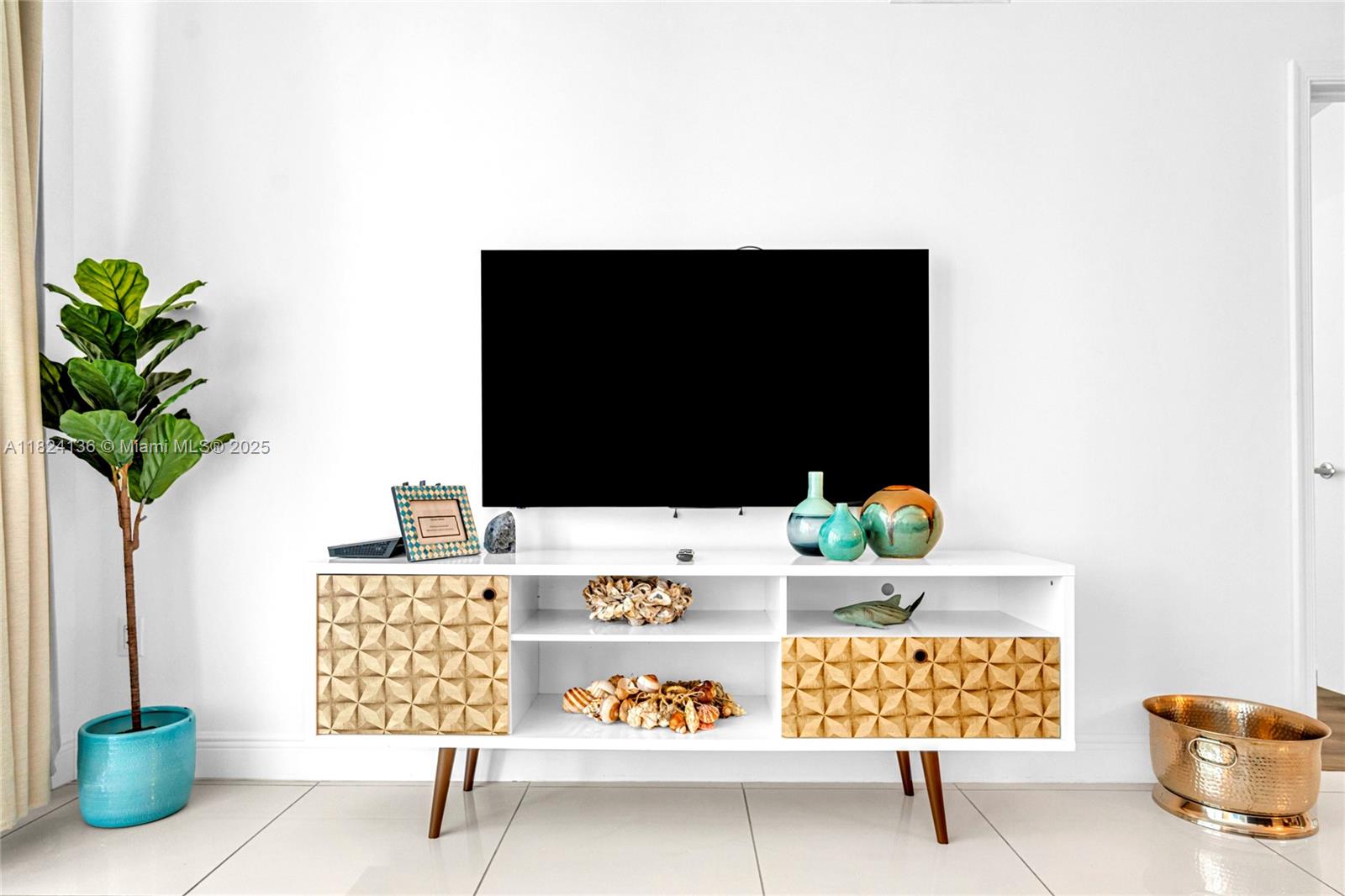 1750 N Bayshore Dr 2005