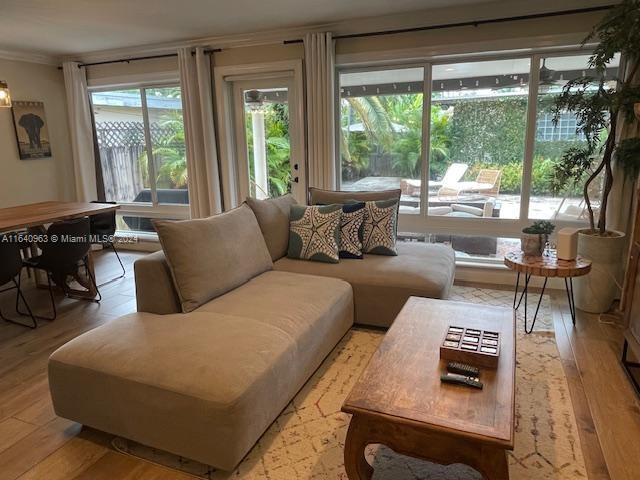 HOLLYWOOD LAKES SECTION - Residential