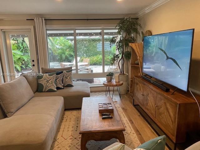 HOLLYWOOD LAKES SECTION - Residential