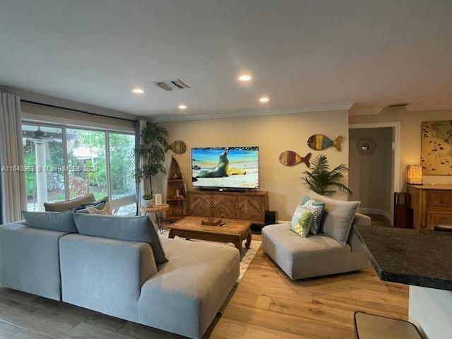 HOLLYWOOD LAKES SECTION - Residential
