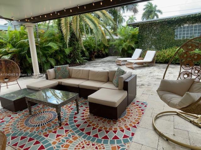 HOLLYWOOD LAKES SECTION - Residential