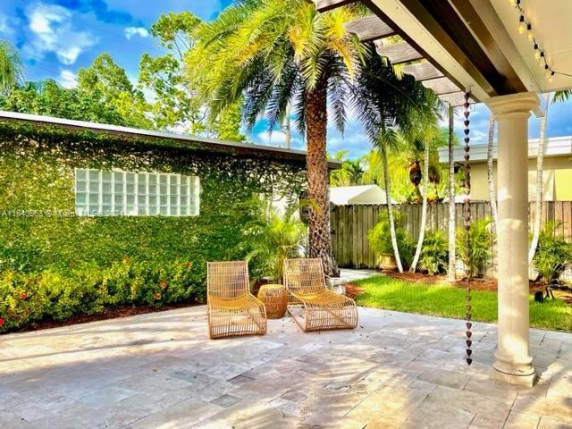 HOLLYWOOD LAKES SECTION - Residential