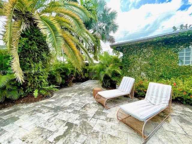 HOLLYWOOD LAKES SECTION - Residential