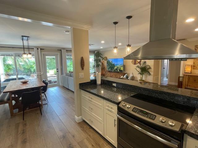 HOLLYWOOD LAKES SECTION - Residential