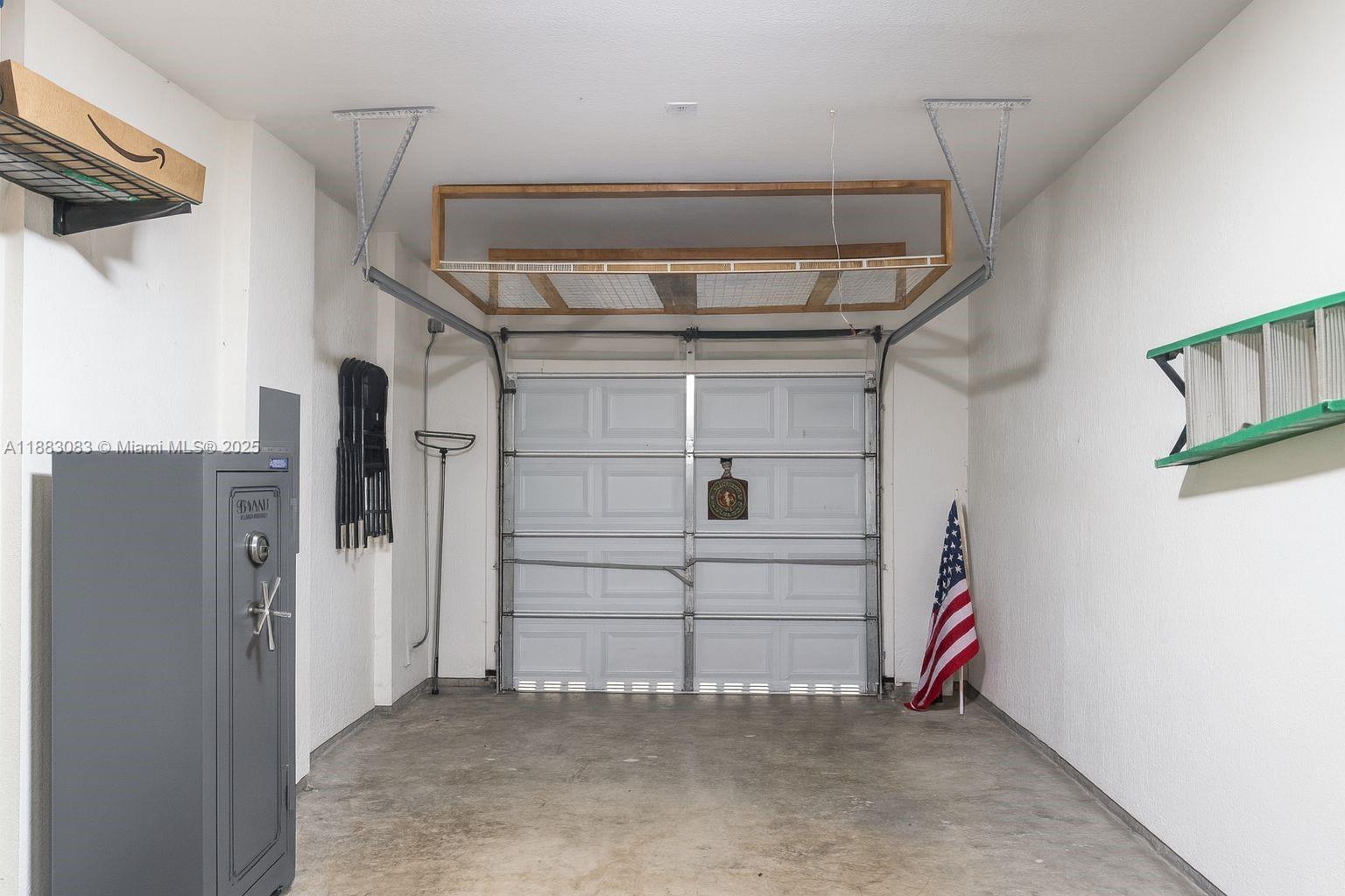 MANDARIN LAKES - Residential