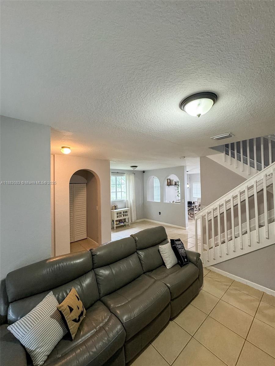 MANDARIN LAKES - Residential