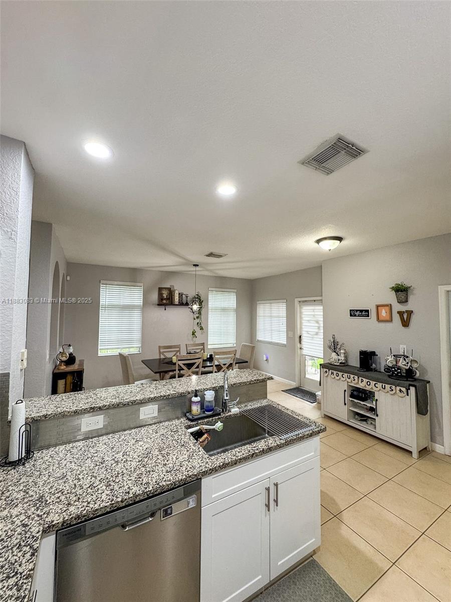 MANDARIN LAKES - Residential