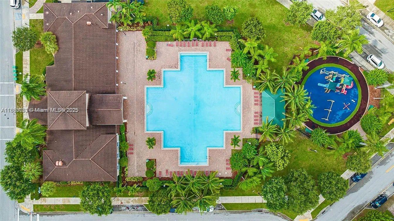 MANDARIN LAKES - Residential