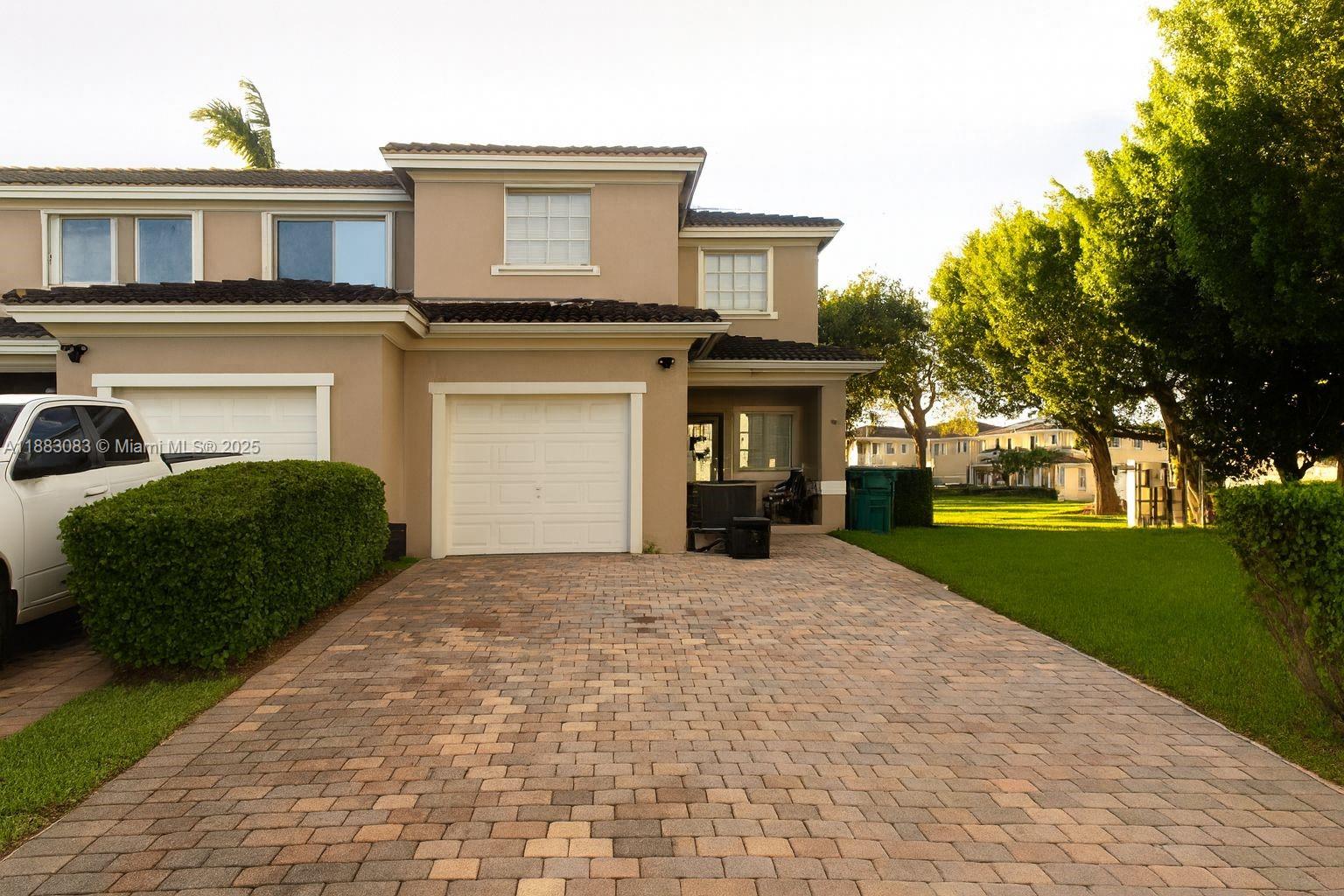 MANDARIN LAKES - Residential