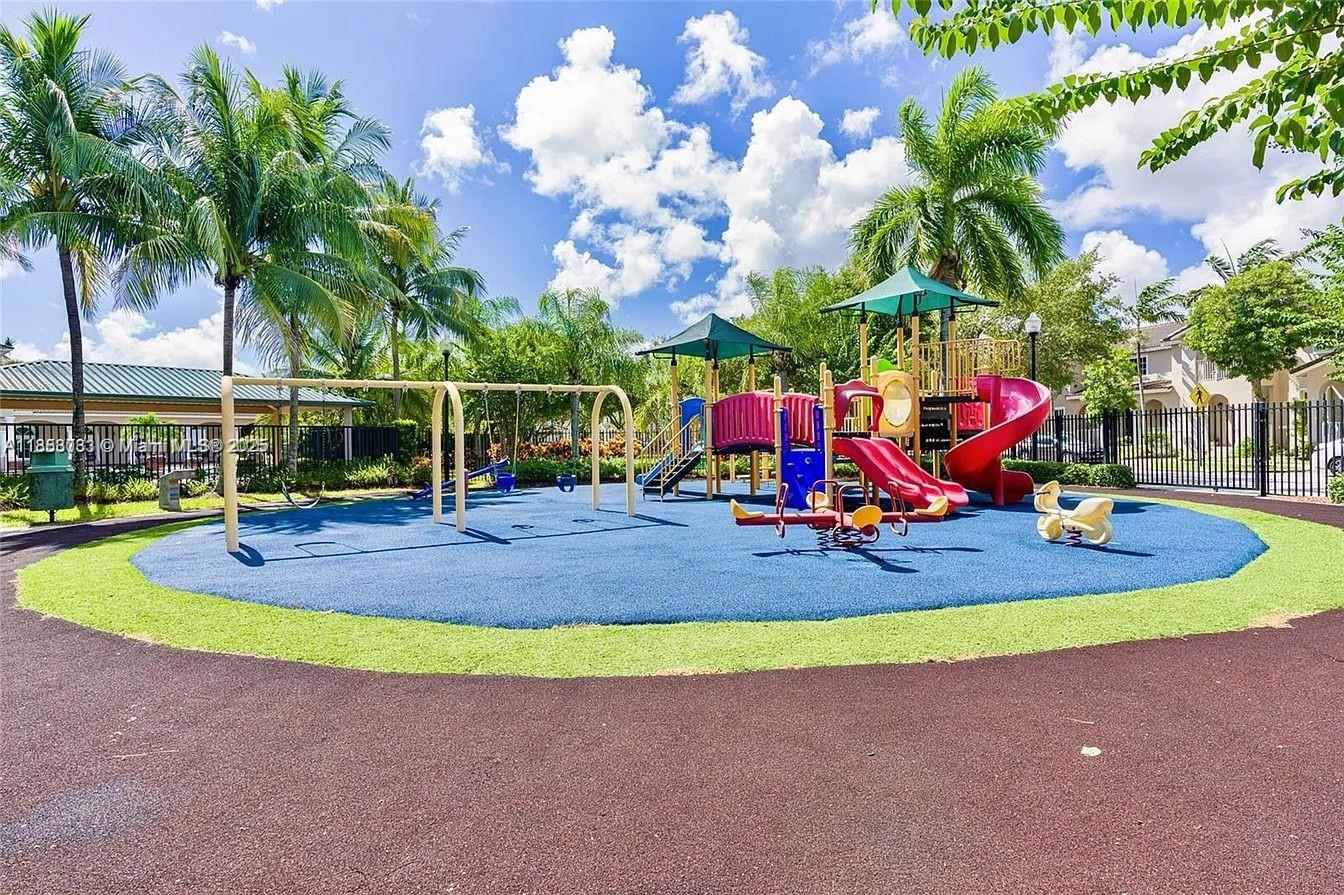 MANDARIN LAKES - Residential