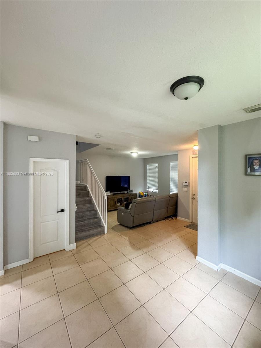 MANDARIN LAKES - Residential