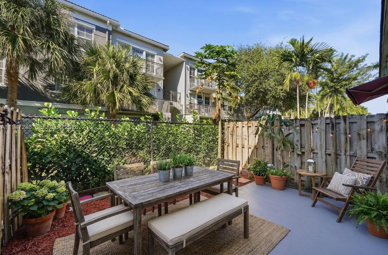 VILLAS AT NAUTICA ONE CON - Residential