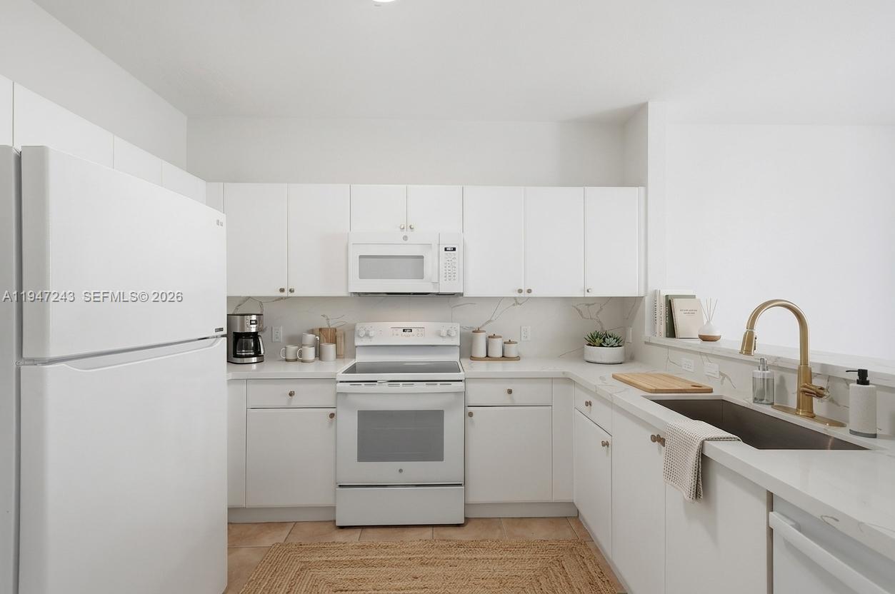 VILLAS AT NAUTICA ONE CON - Residential