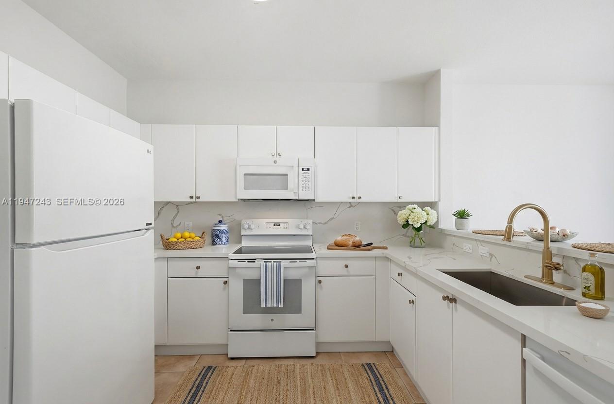 VILLAS AT NAUTICA ONE CON - Residential