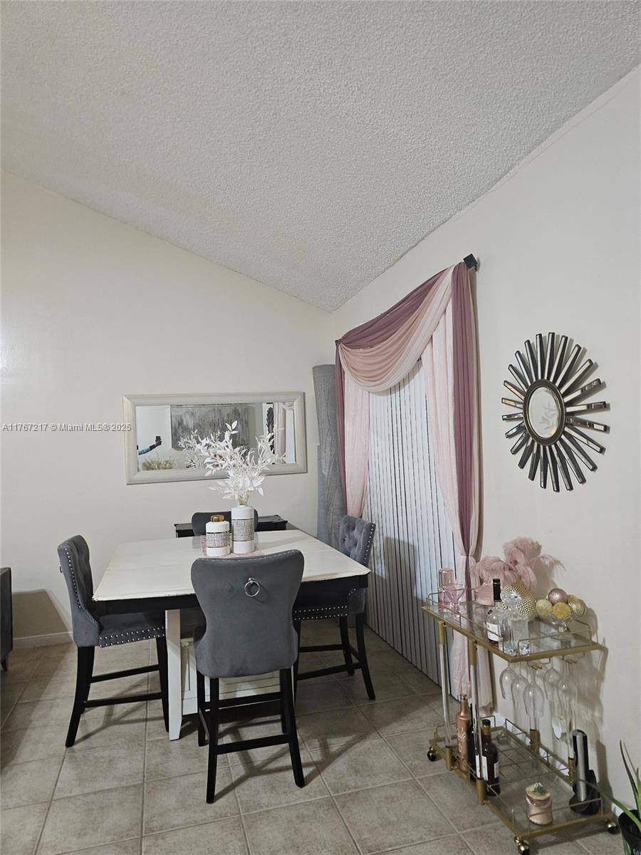 ORCHARD LAKE TOWN HOUSES - Residential
