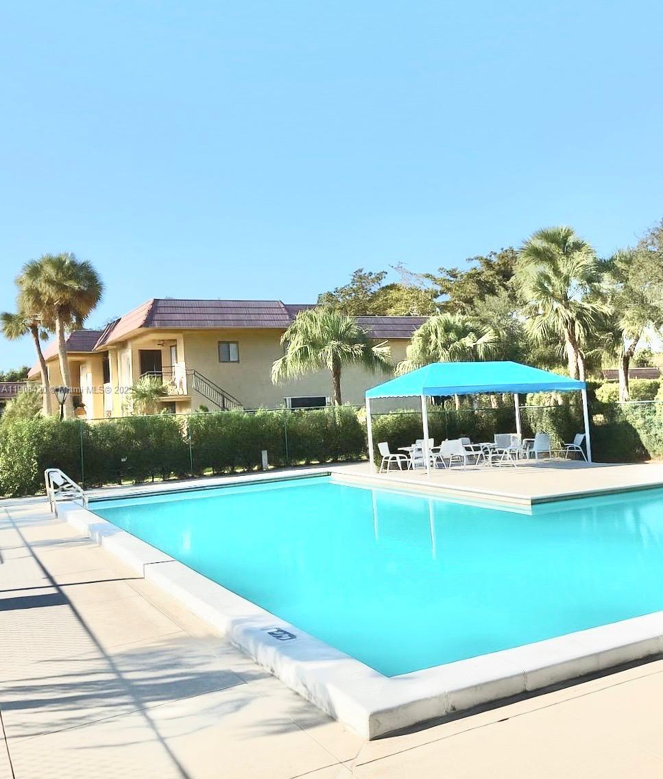 RACQUET CLUB - Residential