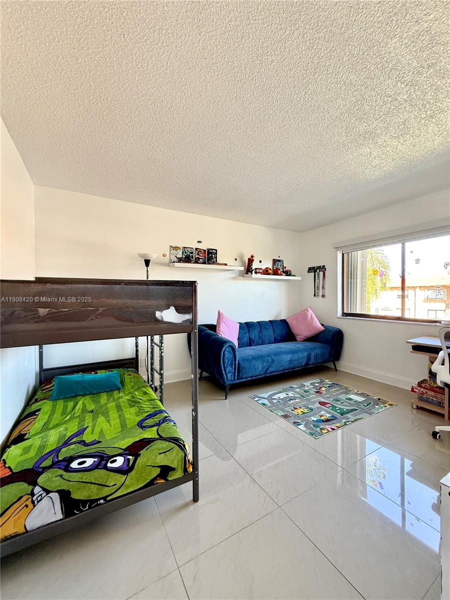 RACQUET CLUB - Residential