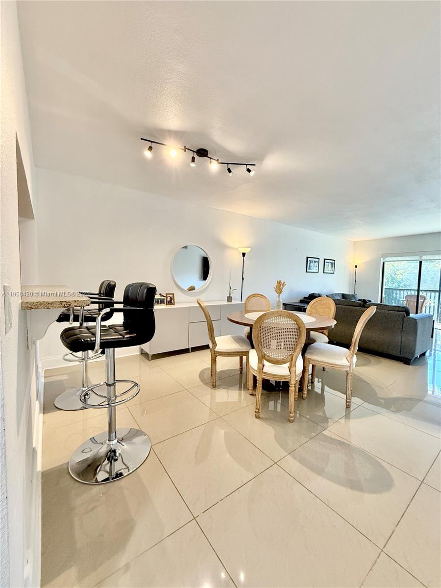 RACQUET CLUB - Residential