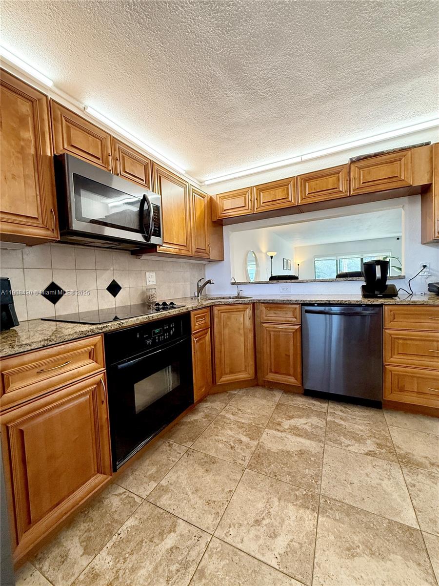 RACQUET CLUB - Residential