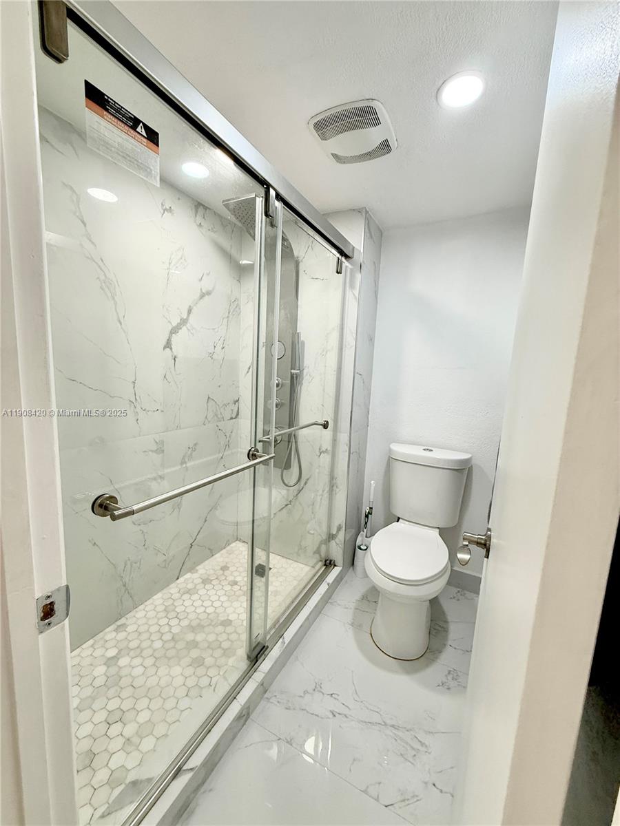 RACQUET CLUB - Residential