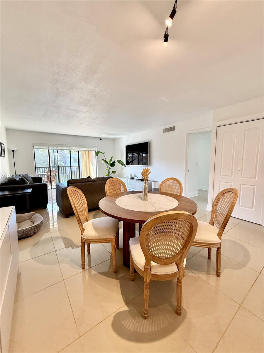 RACQUET CLUB - Residential