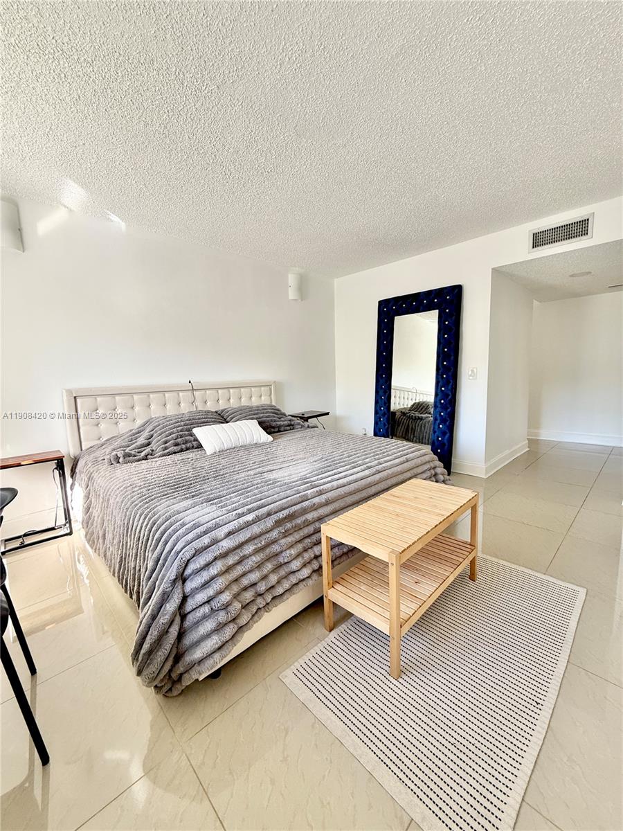 RACQUET CLUB - Residential