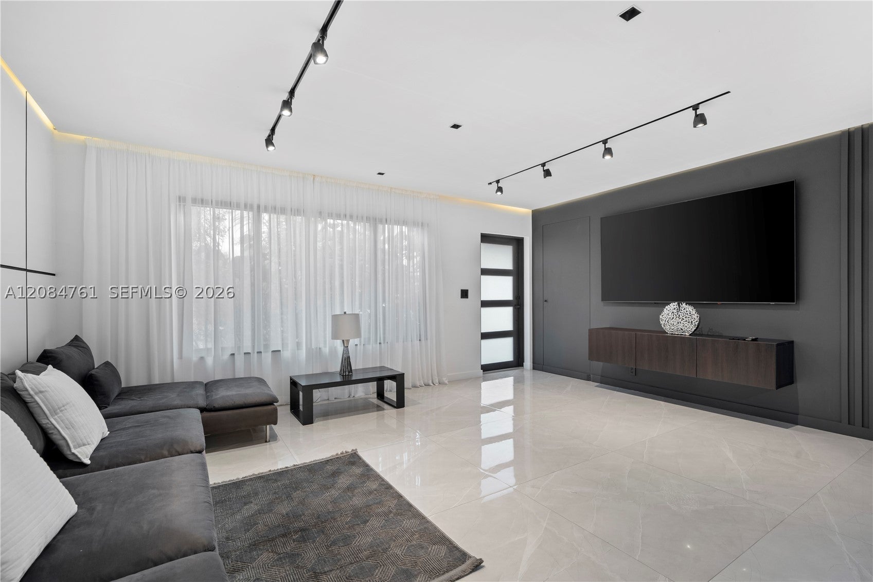 1101 N 14th Ave