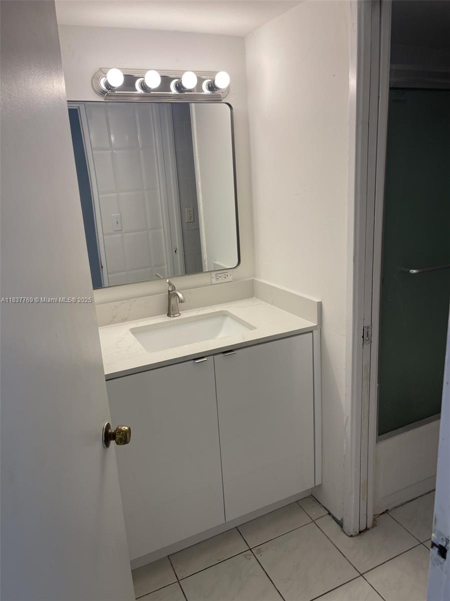 17011 N Bay Rd 406
