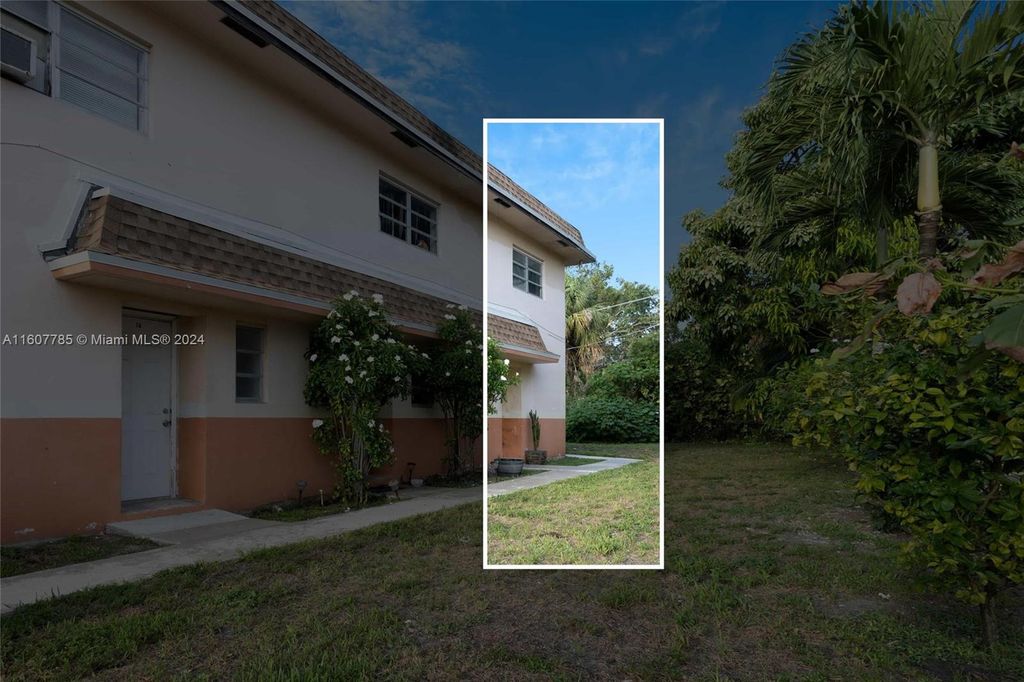 Photo of 2412 SW 42nd Ave #3A, Fort Lauderdale, FL 33317 (MLS # A11607785)