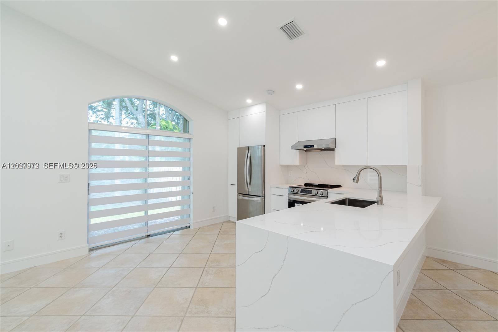 812 Garnet Cir 812