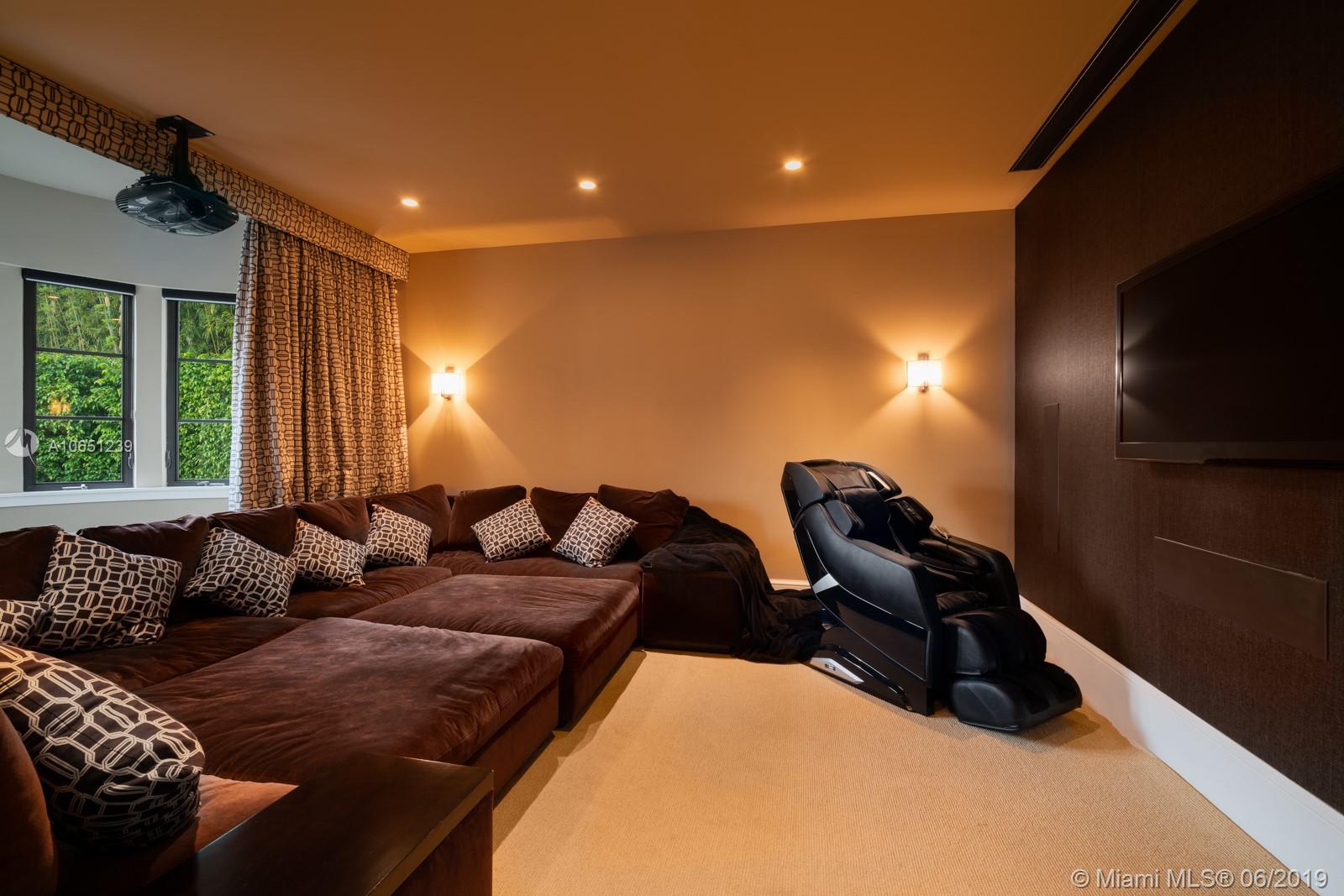 GOLDEN BEACH SEC D - Residential