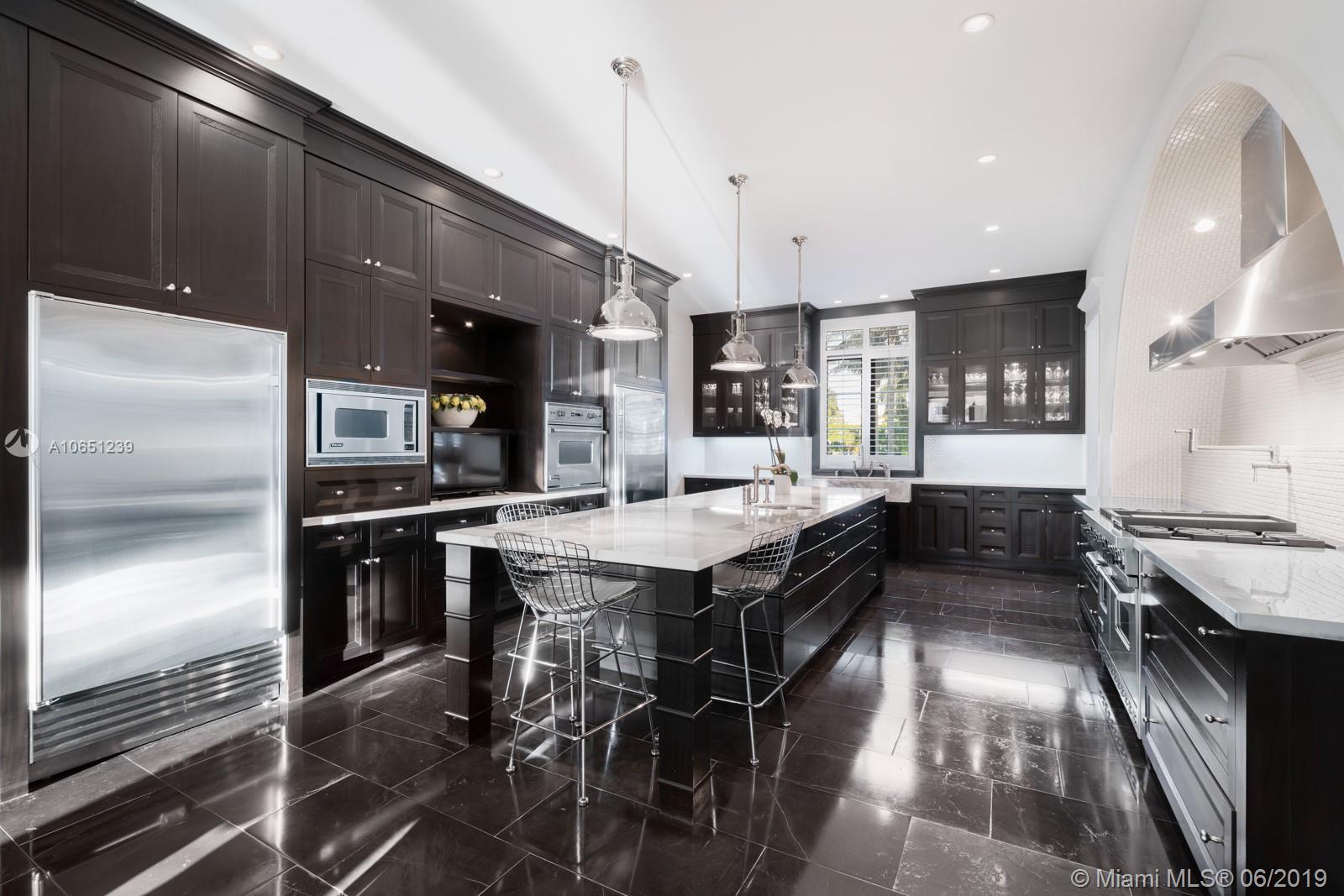 GOLDEN BEACH SEC D - Residential