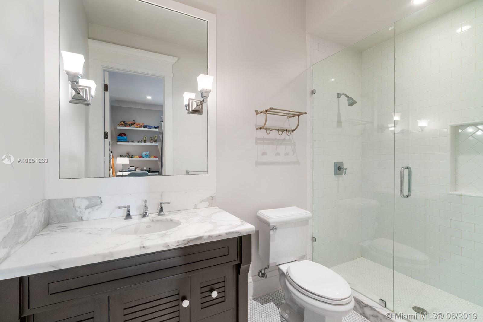 GOLDEN BEACH SEC D - Residential