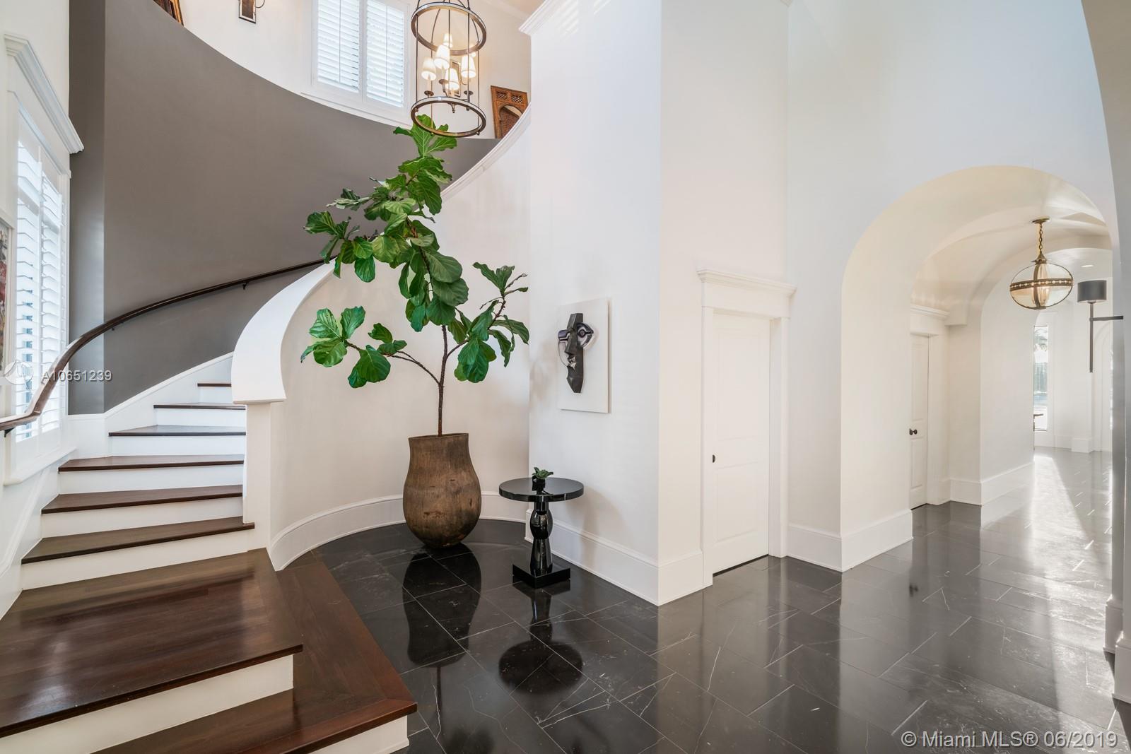 GOLDEN BEACH SEC D - Residential