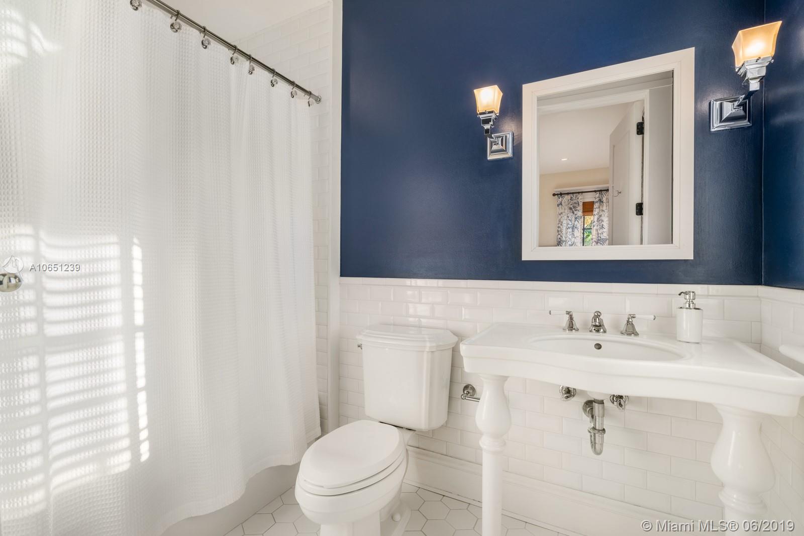 GOLDEN BEACH SEC D - Residential