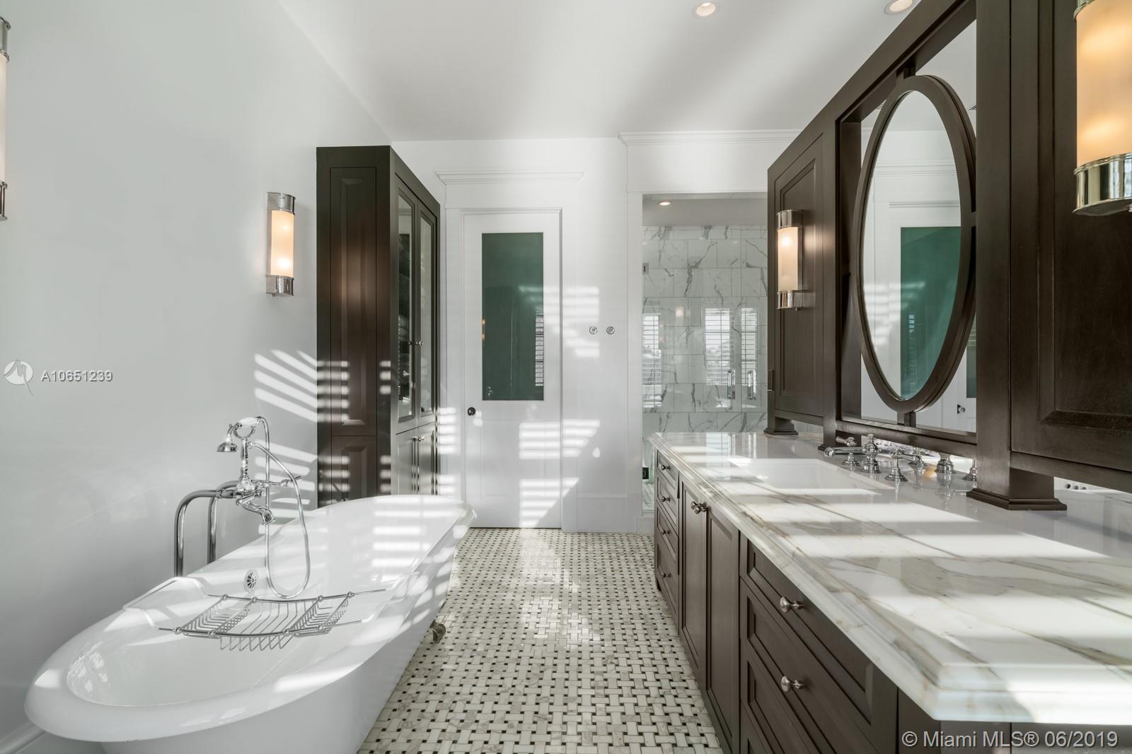 GOLDEN BEACH SEC D - Residential