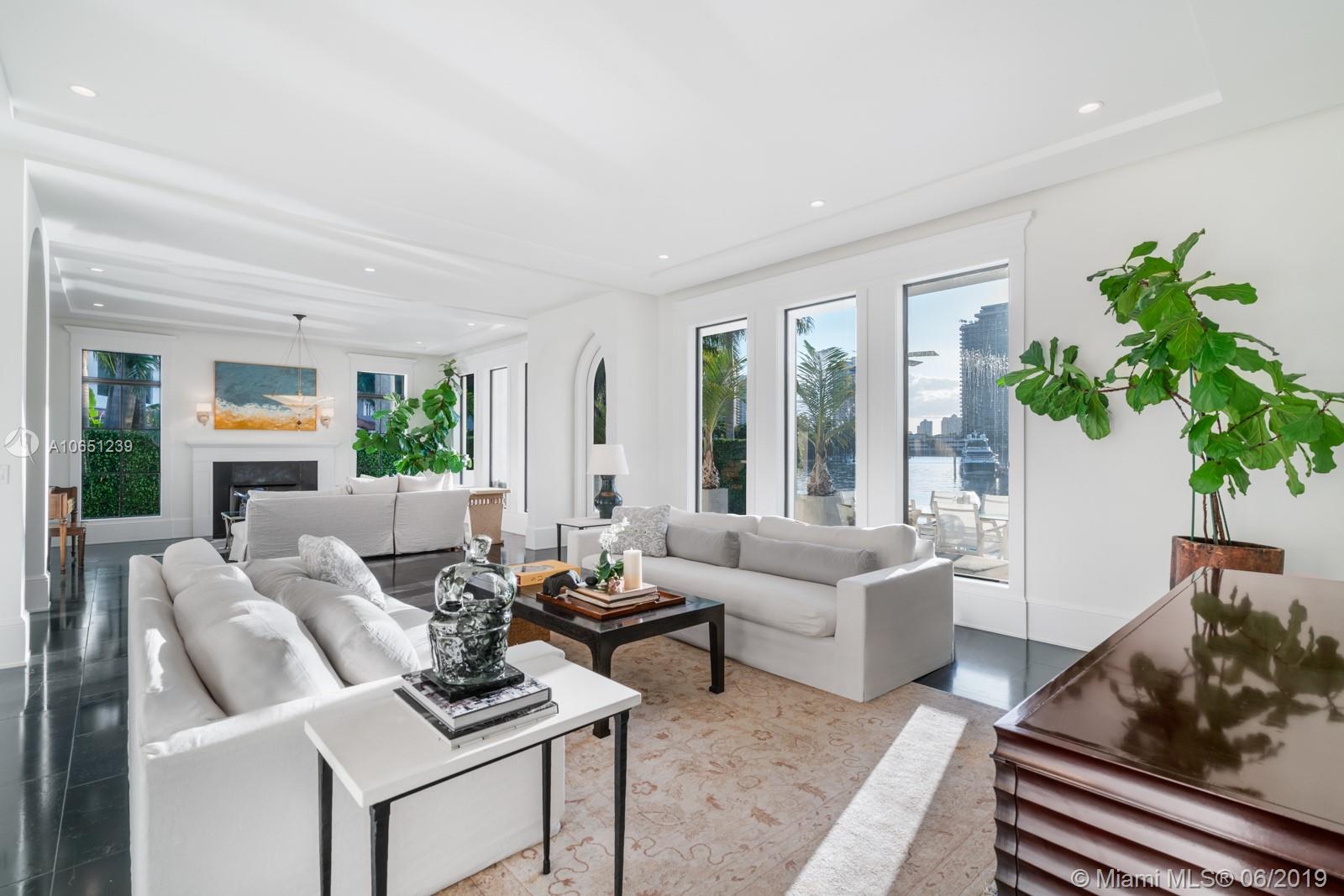 GOLDEN BEACH SEC D - Residential