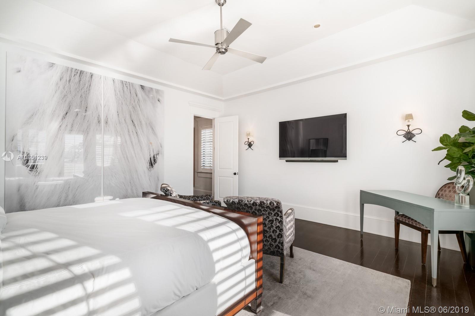 GOLDEN BEACH SEC D - Residential