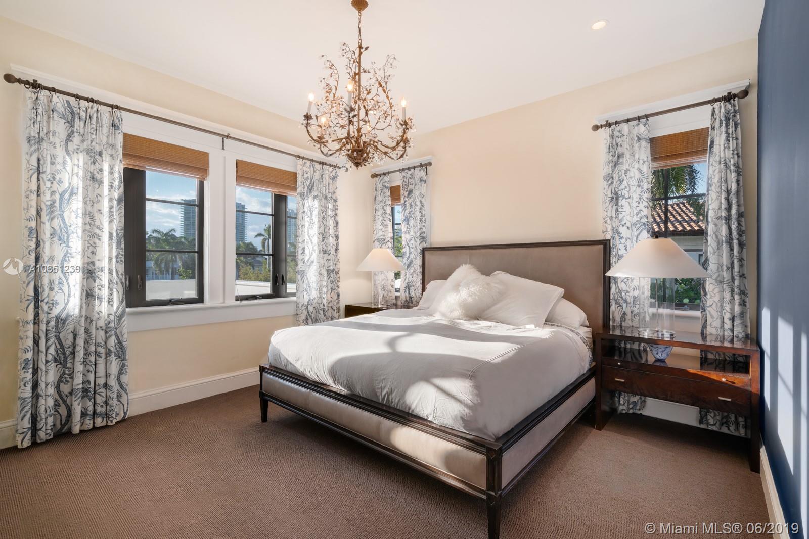 GOLDEN BEACH SEC D - Residential