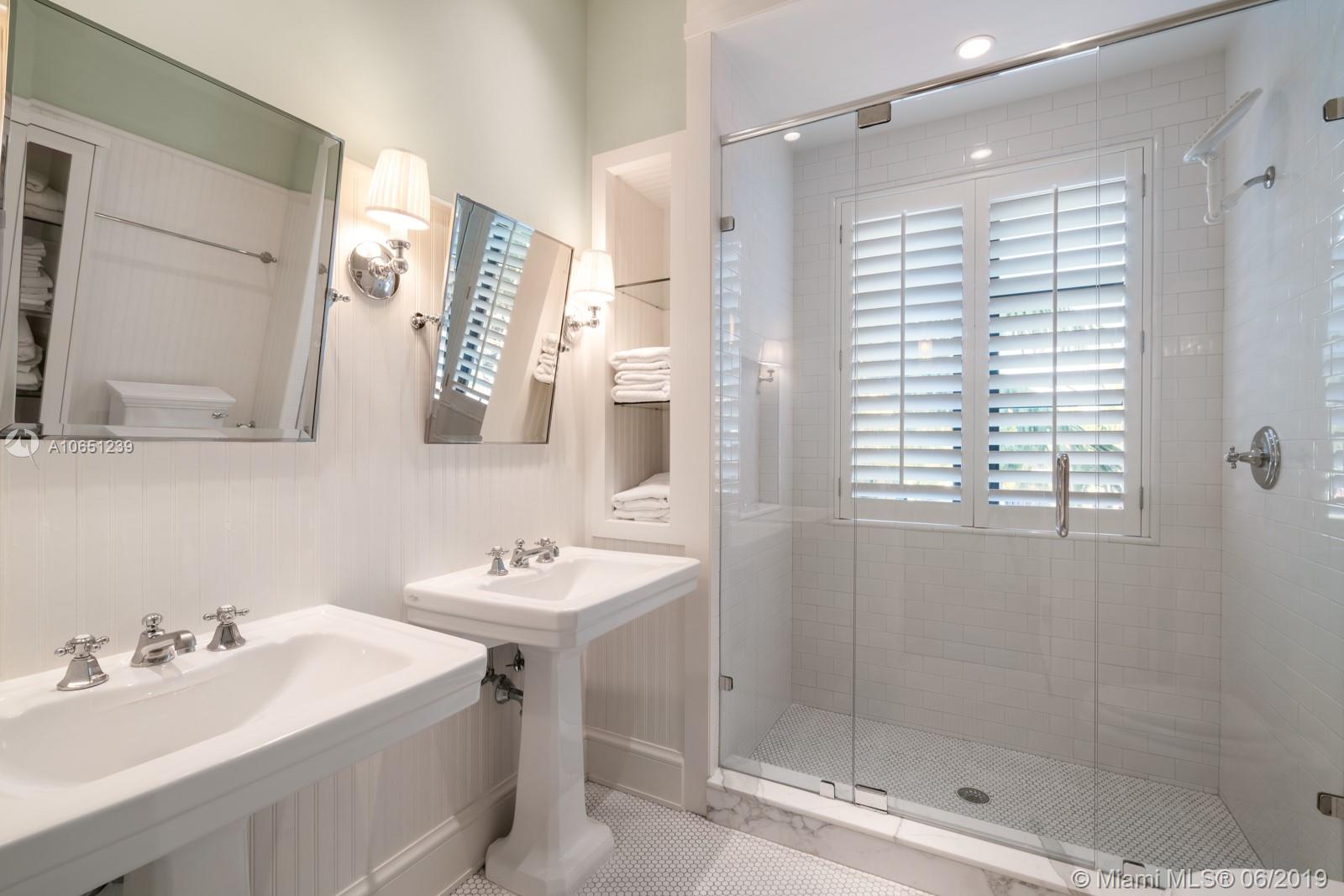 GOLDEN BEACH SEC D - Residential