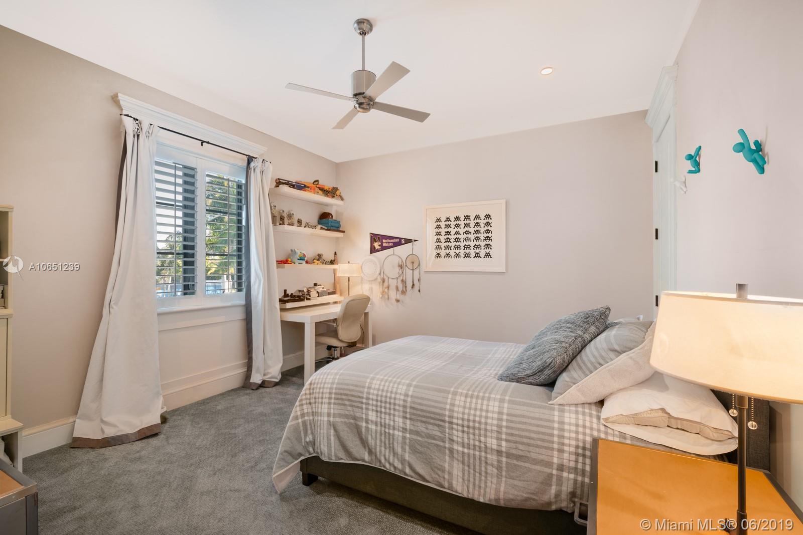 GOLDEN BEACH SEC D - Residential