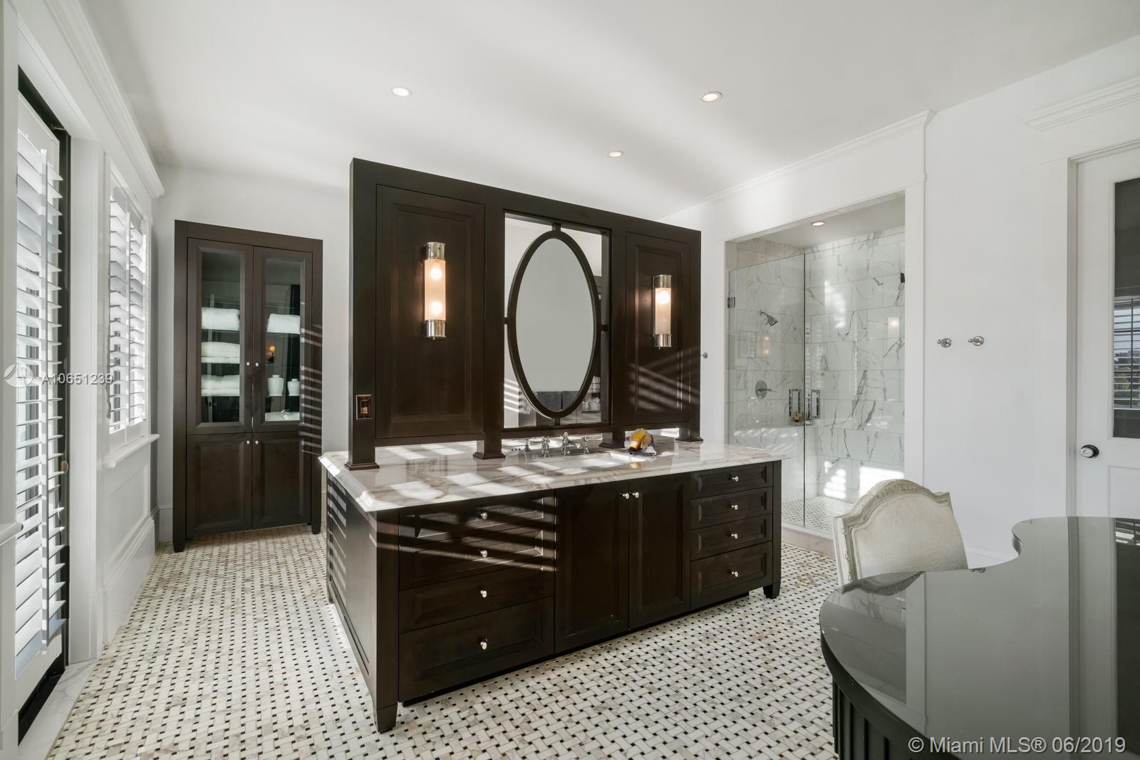 GOLDEN BEACH SEC D - Residential