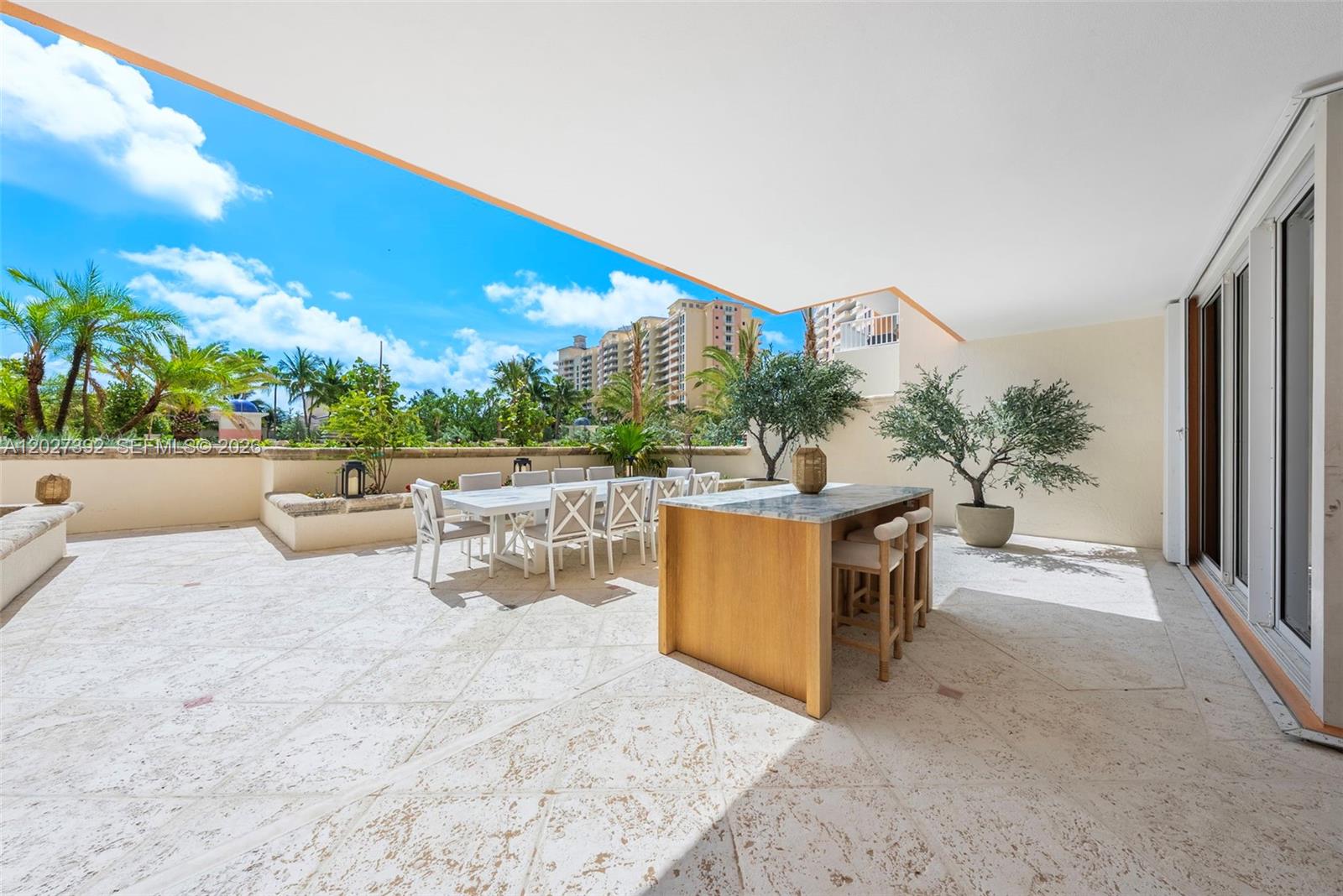 785 Crandon Blvd 205/305