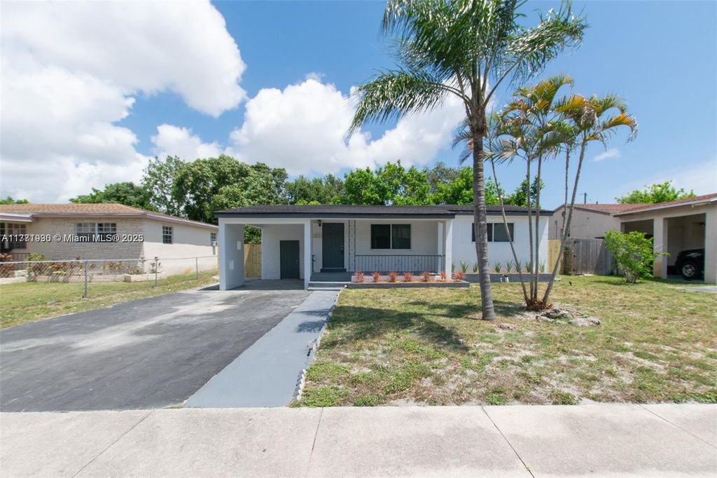 Photo of 2813 SW 10th St, Fort Lauderdale, FL 33312 (MLS # A11771930)