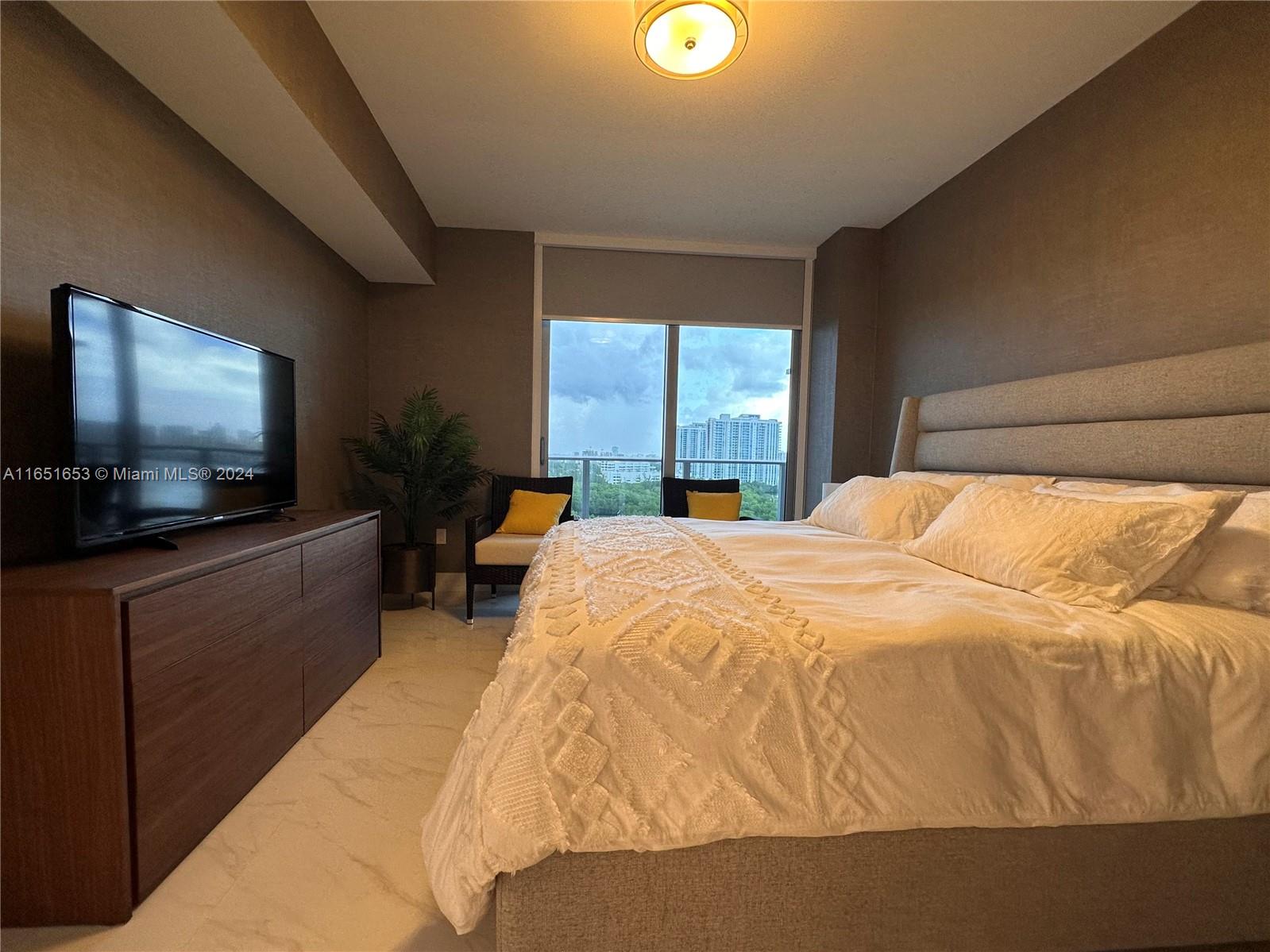 THE HARBOUR NORTH CONDO - Residential