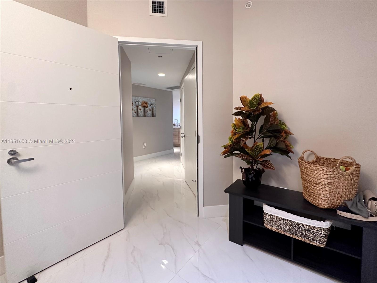 THE HARBOUR NORTH CONDO - Residential