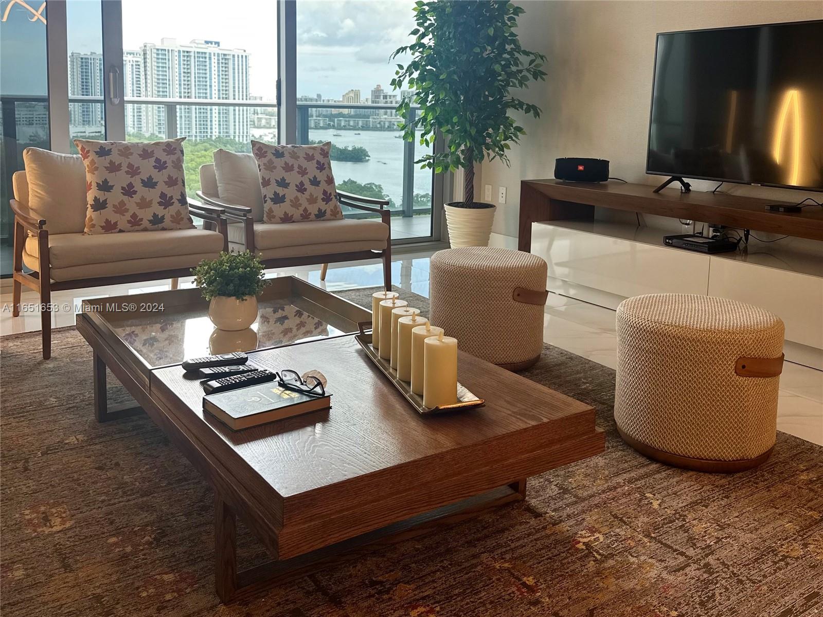 THE HARBOUR NORTH CONDO - Residential